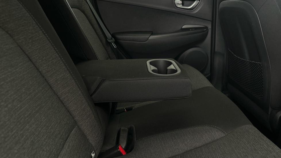 Rear Armrest/ Cup Holder