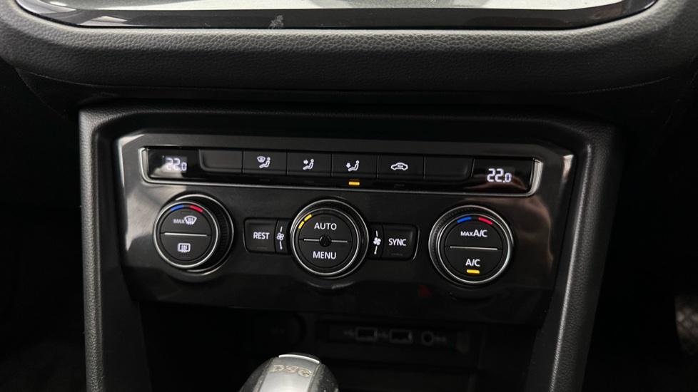 Dual Climate Control  / Air Conditioning 