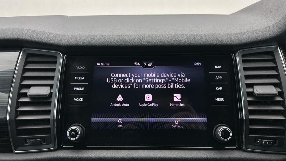 Apple Car Play & Android Auto