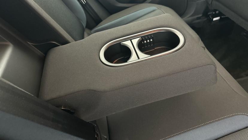 Rear Armrest/ Cup Holder