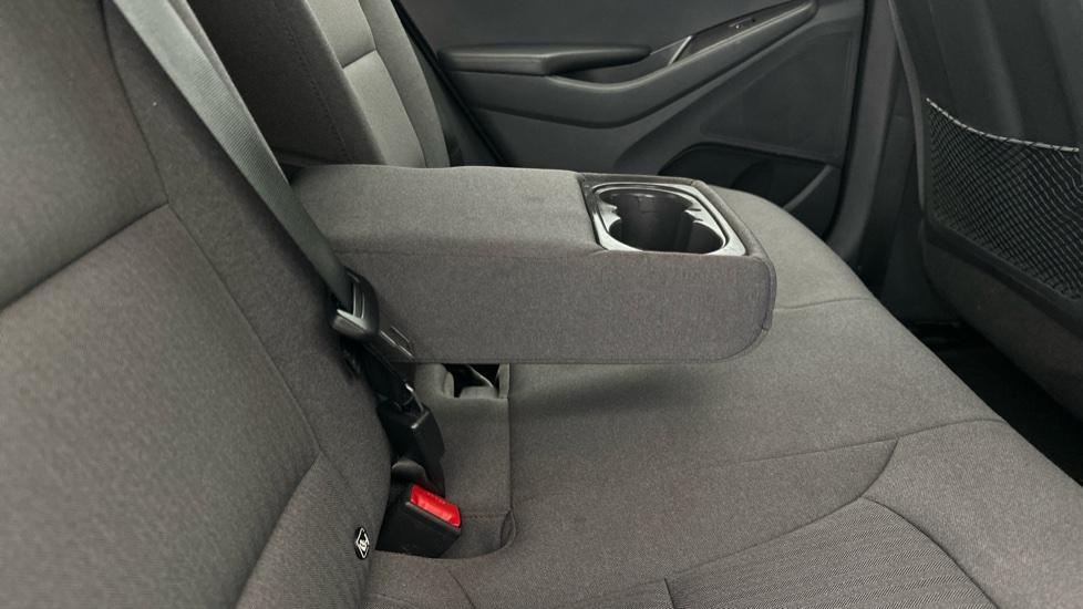 Rear Armrest/ Cup Holder