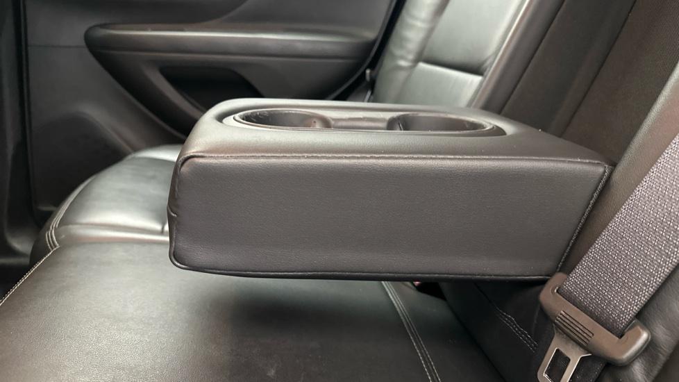 Rear Armrest/ Cup Holder