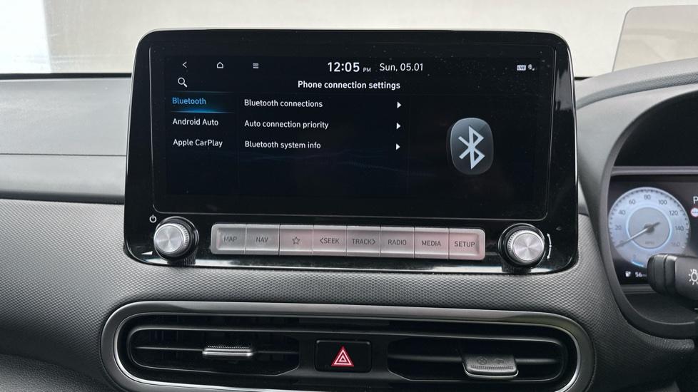 Apple CarPlay/Android Auto / Bluetooth 