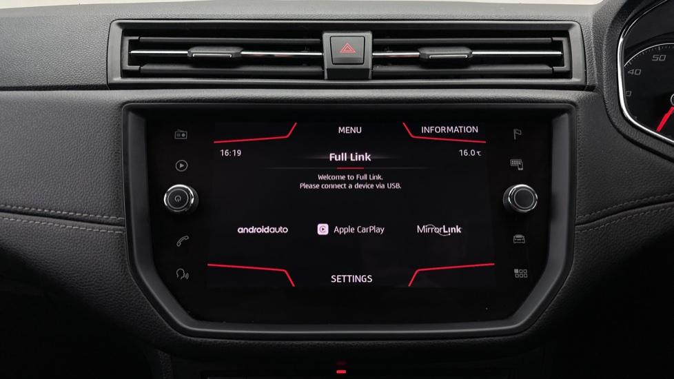 Apple CarPlay/Android Auto 