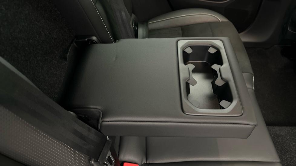 Rear Armrest/ Cup Holder