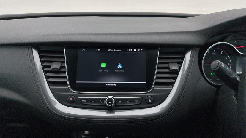 Apple CarPlay/Android Auto 