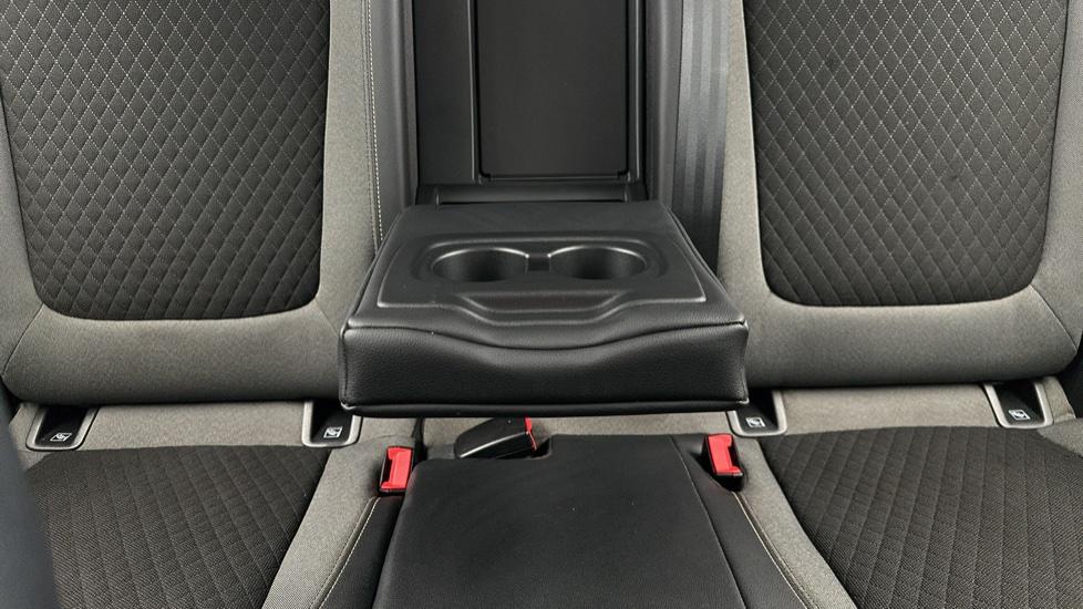 Rear Armrest/ Cup Holder