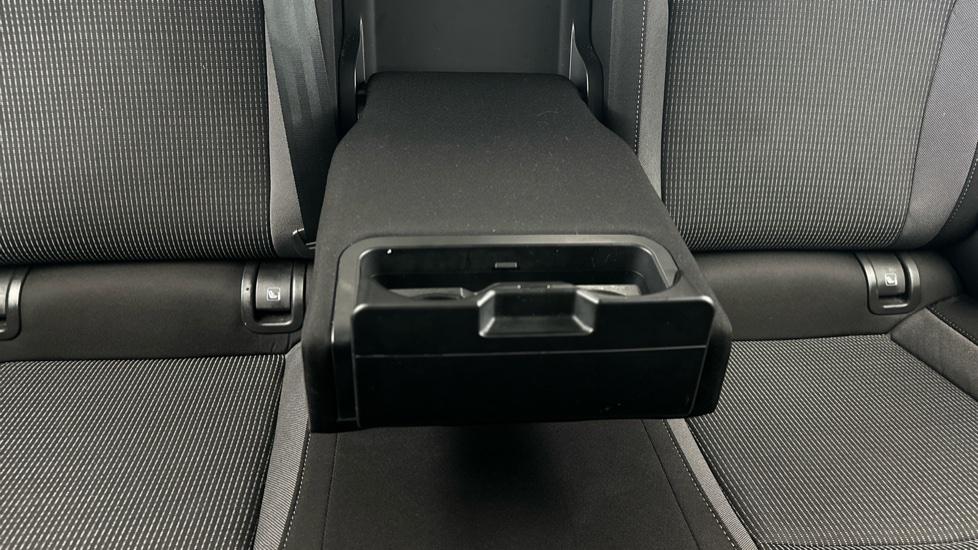 Rear Armrest/ Cup Holder