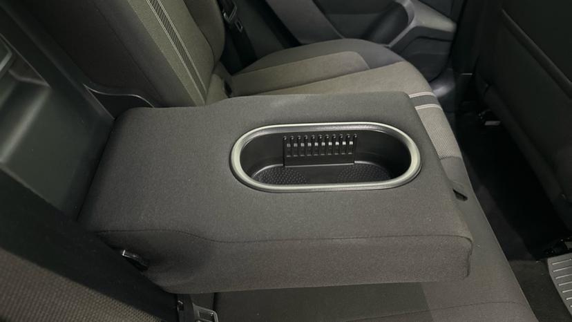 Rear Armrest/ Cup Holder