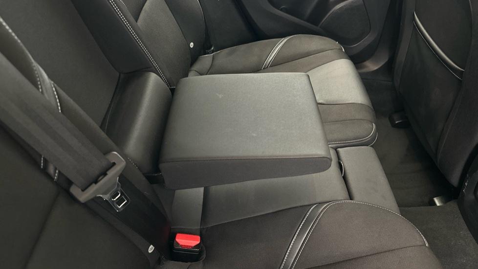 Rear Armrest/ Cup Holder