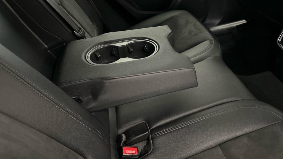 Rear Armrest/ Cup Holder