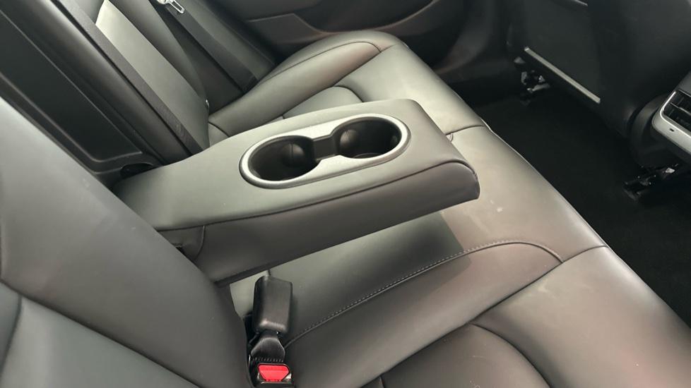 Rear Armrest/ Cup Holder