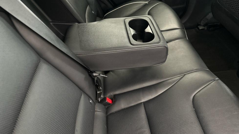 Rear Armrest/ Cup Holder