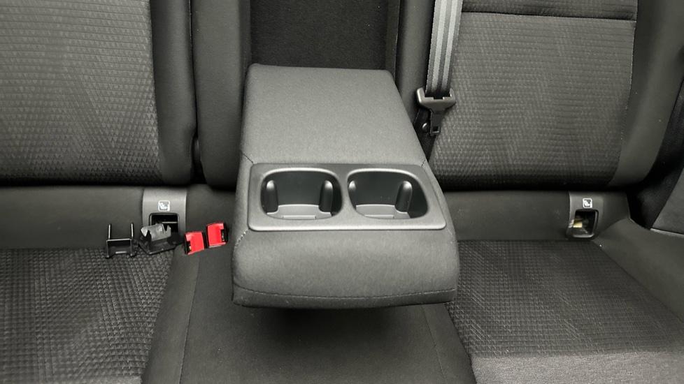 Rear Armrest/ Cup Holder