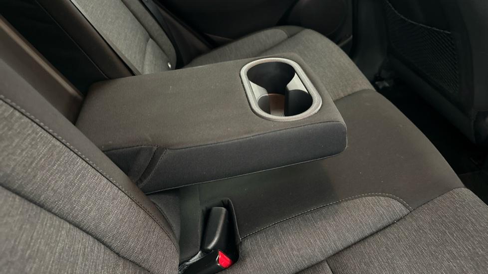 Rear Armrest/ Cup Holder