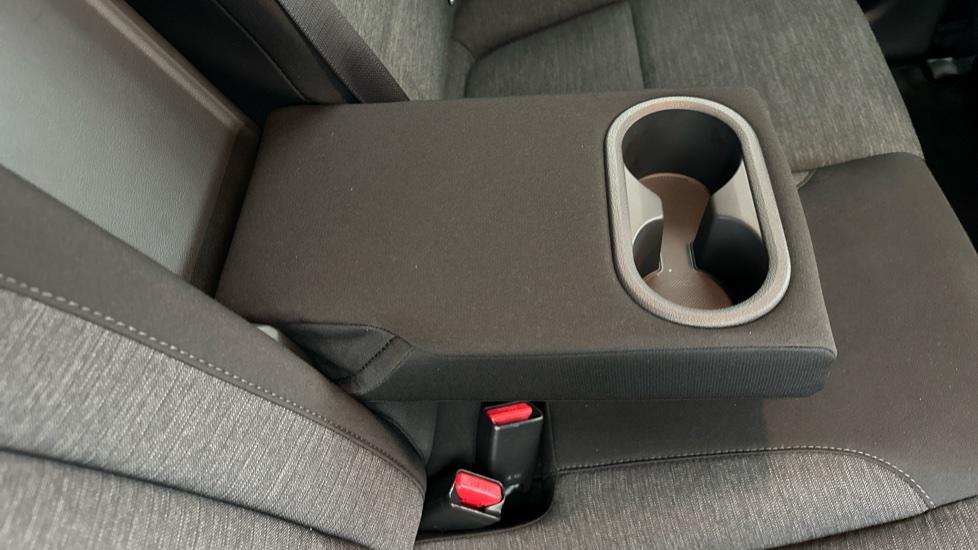 Rear Armrest/ Cup Holder