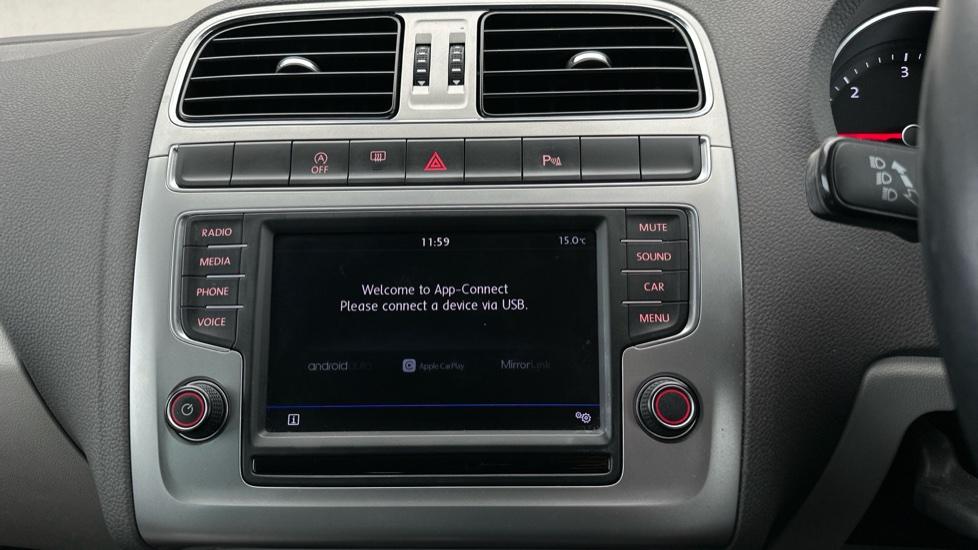 Apple CarPlay / Android Auto 