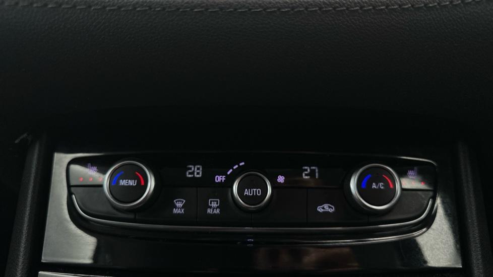 Air Conditioning /Dual Climate Control /Heated Seats 