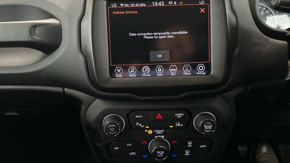 Air Conditioning / Dual Climate Control /Lane Assist 