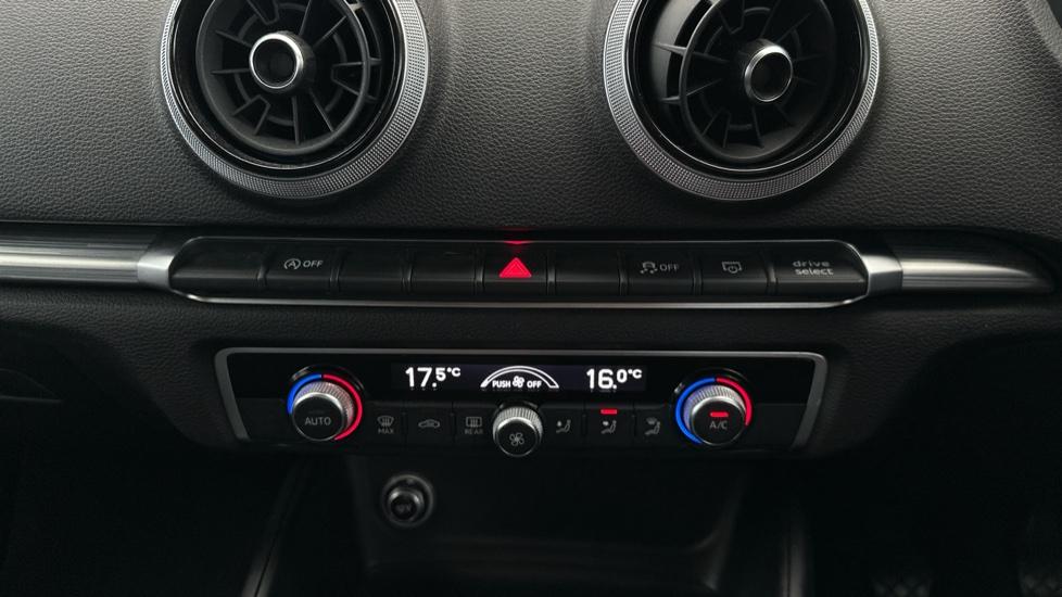 Air Conditioning / Dual Climate Control / Auto Stop/Start 