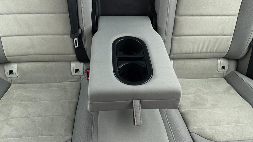 Rear Armrest/ Cup Holder