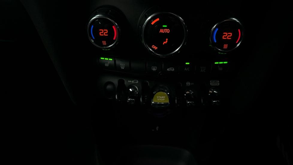 Air Conditioning /Dual Climate Control /Heated Seats 