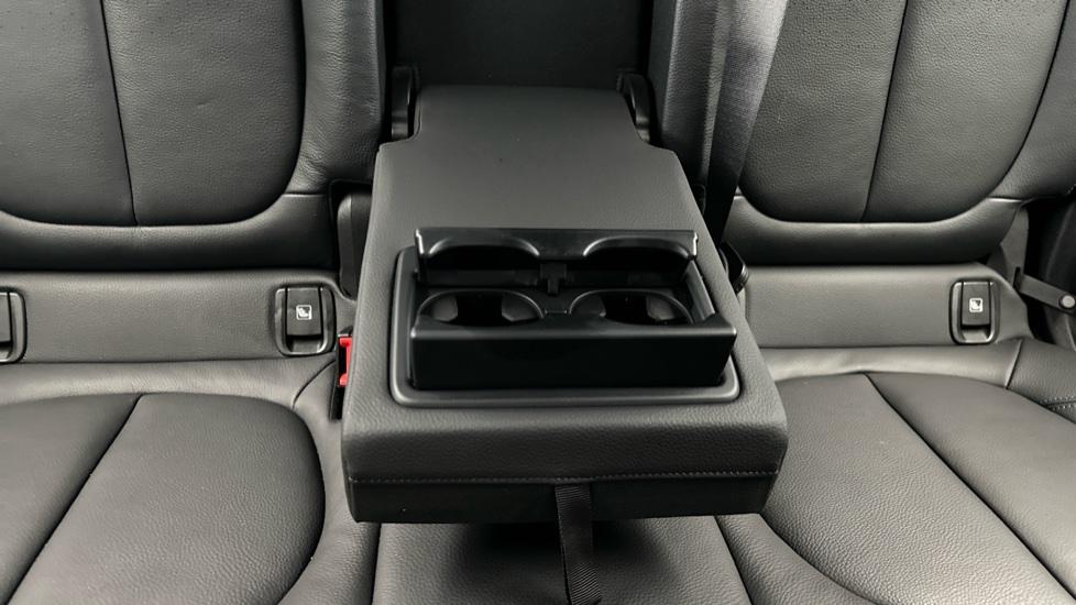 Rear Armrest/ Cup Holder