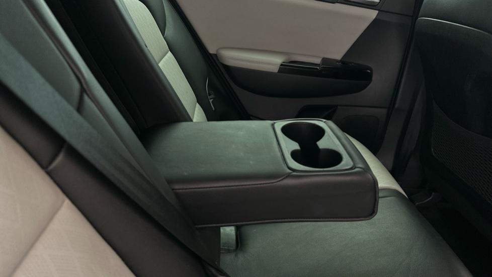 Rear Armrest/ Cup Holder