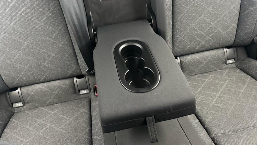 Rear Armrest/ Cup Holder