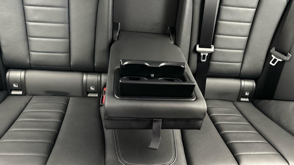 Rear Armrest/ Cup Holder