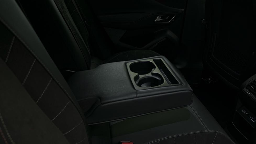 Rear Armrest/ Cup Holder