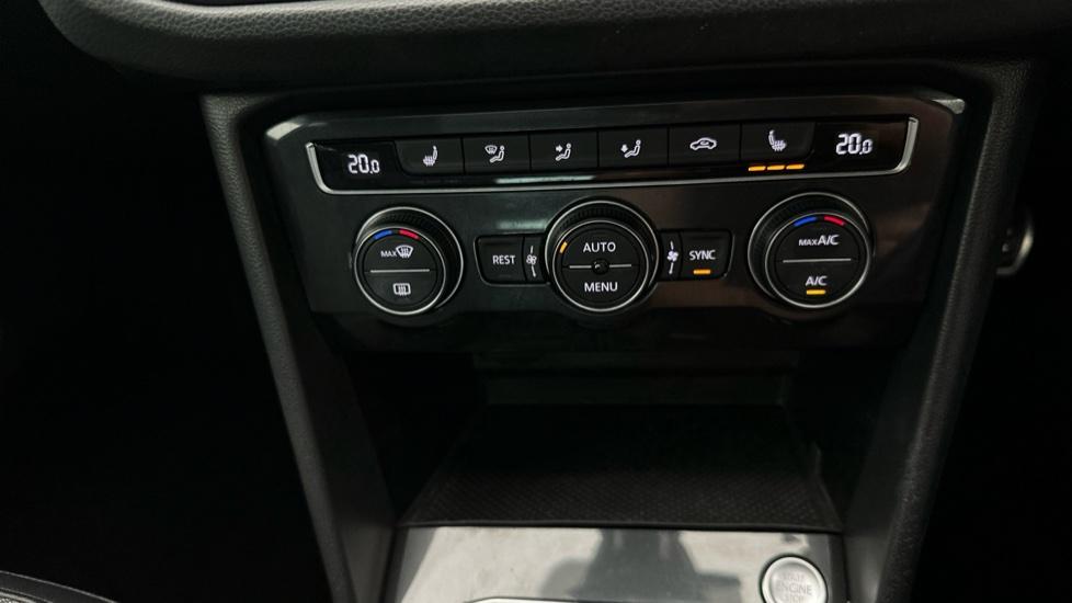 Air Conditioning /Dual Climate Control /Heated Seats 