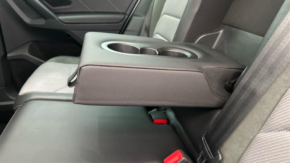 Rear Armrest/ Cup Holder