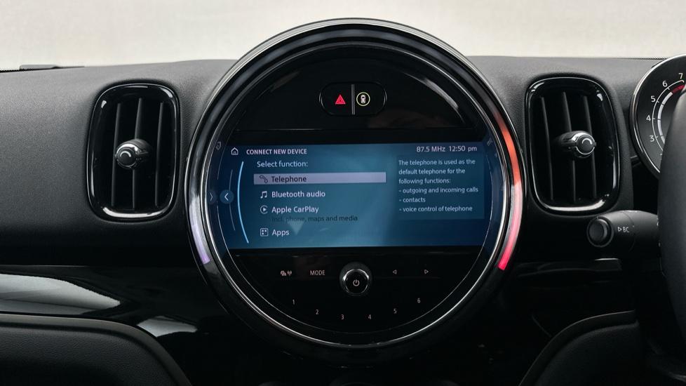 Bluetooth / Apple CarPlay / Android Auto 