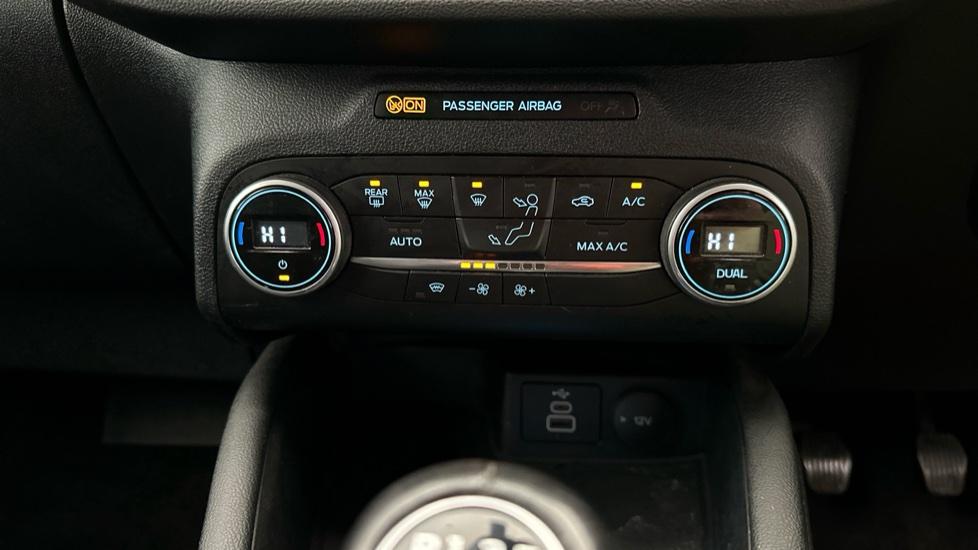 Dual Climate Control / Air Conditioning 