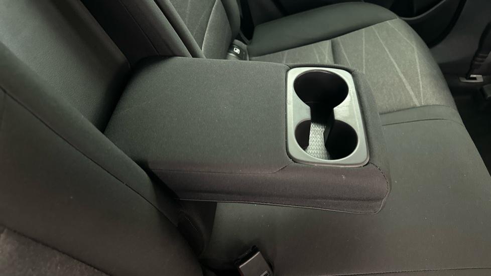 Rear Armrest/ Cup Holder