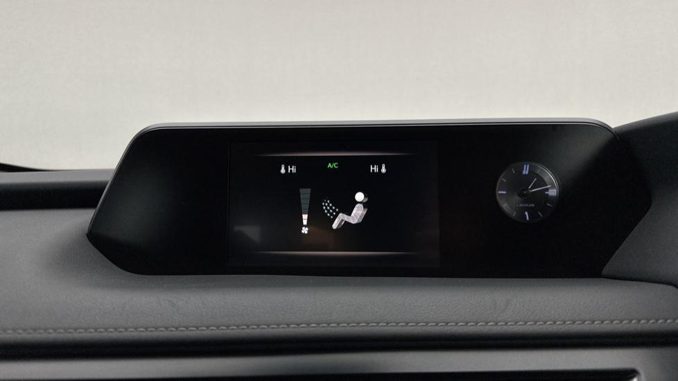 Dual Climate Control  / Air Conditioning 