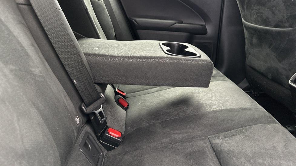 Rear Armrest/ Cup Holder