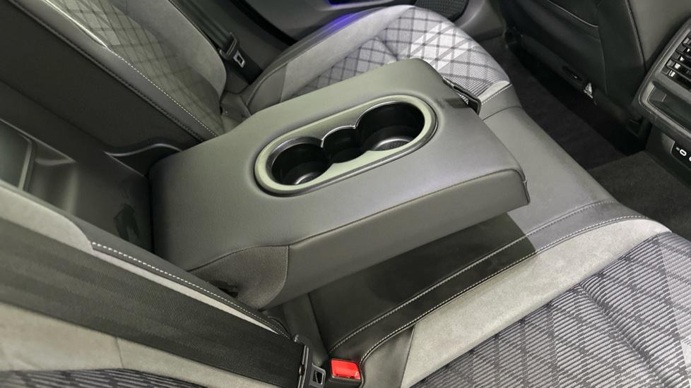 Rear Armrest/ Cup Holder