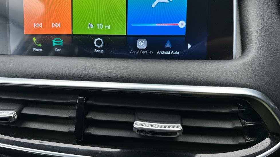 Apple Car Play & Android Auto