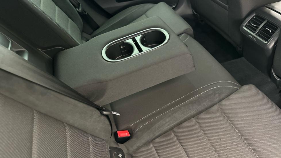 Rear Armrest/ Cup Holder