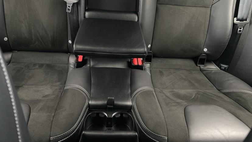 Rear Armrest/ Cup Holder