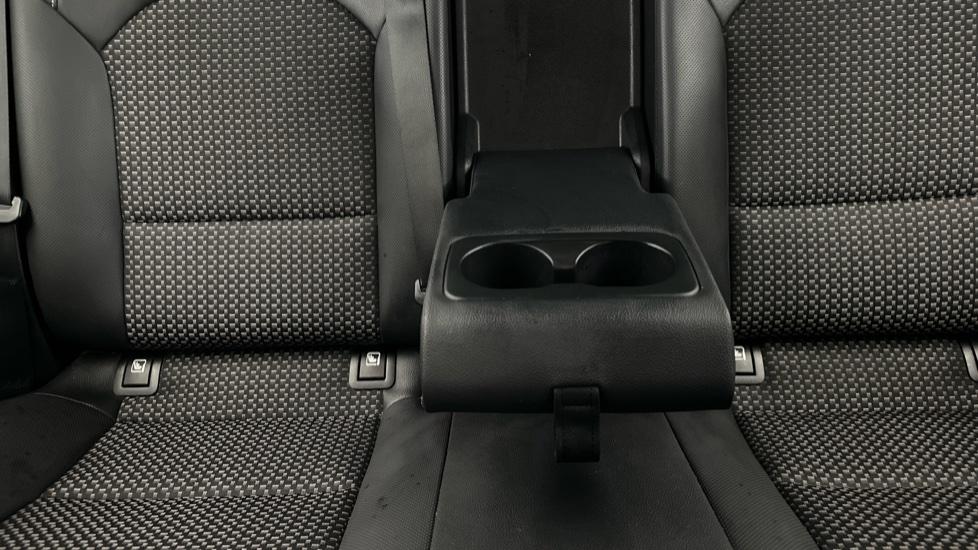 Rear Armrest/ Cup Holder