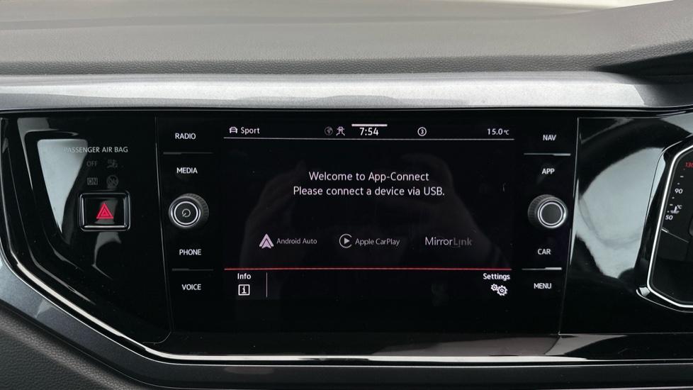 Apple Car Play & Android Auto