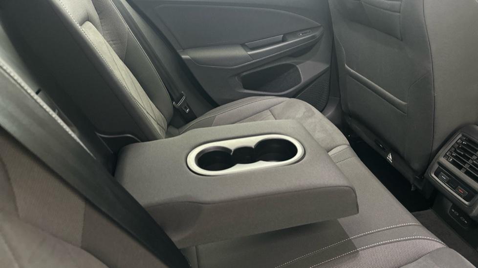 Rear Armrest/ Cup Holder