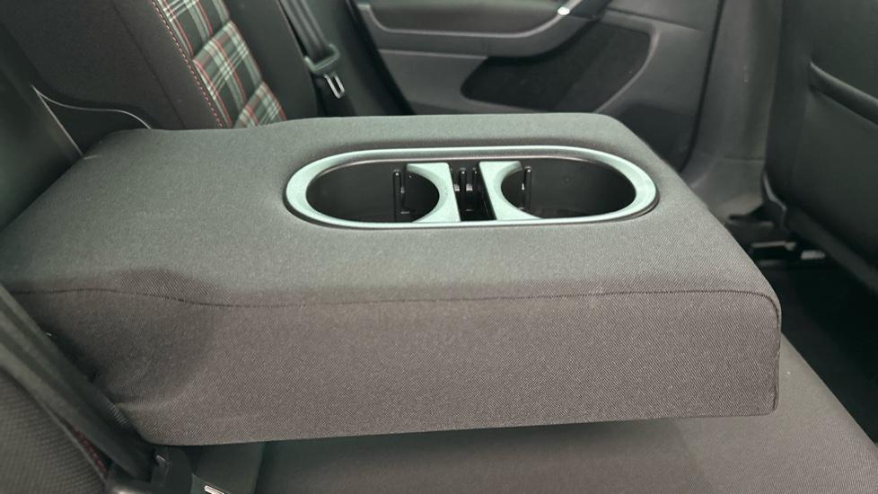 Rear Armrest/ Cup Holder