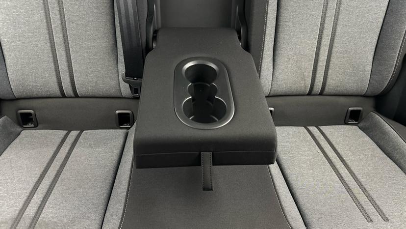 Rear Armrest/ Cup Holder