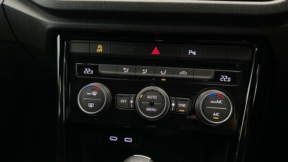 Dual Climate Control  / Air Conditioning  / Auto Stop/Start 