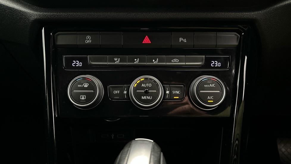 Dual Climate Control / Air Conditioning / Auto Stop/Start 