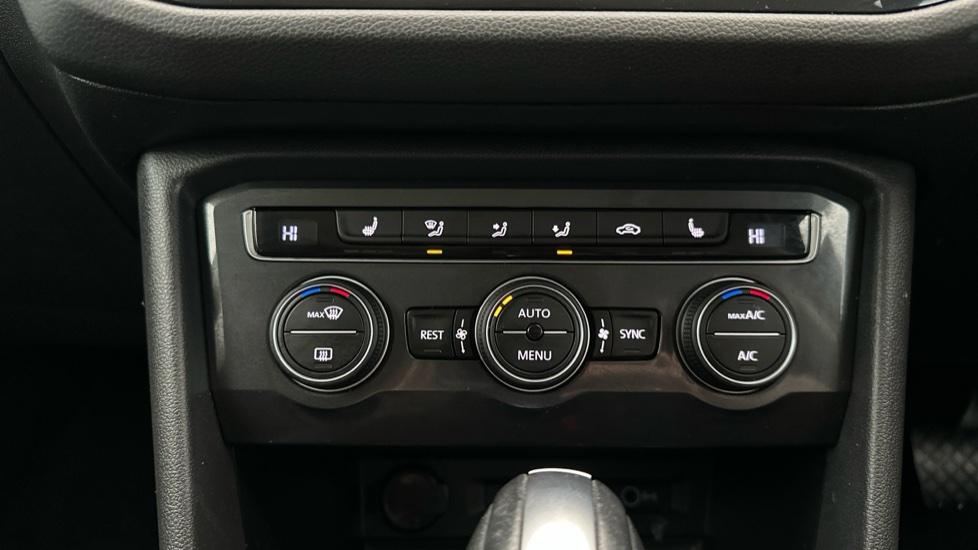 Air Conditioning /Dual Climate Control /Heated Seats 